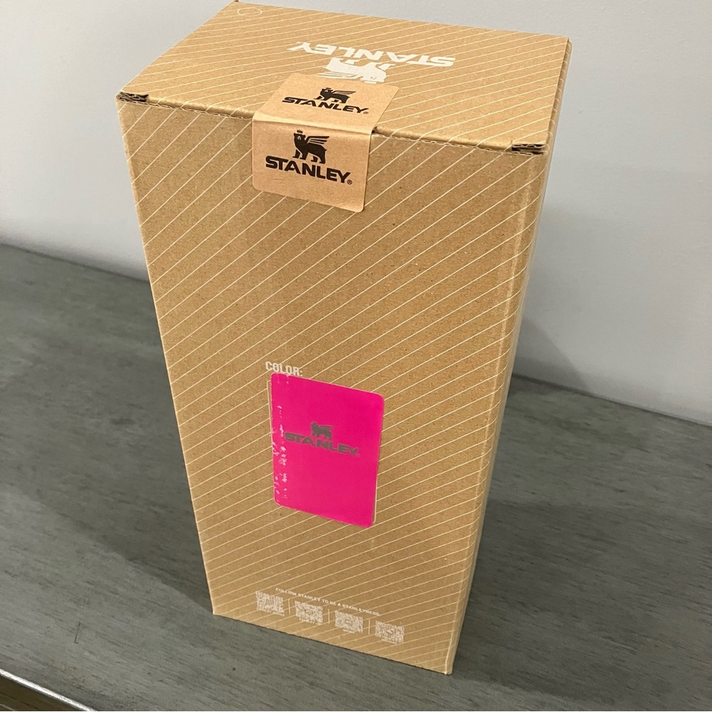 Stanley Pink Quencher H2.0 Tumbler with Handle - Picture 5 of 5